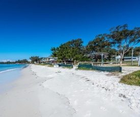 Foreshore Beach Cottage and Studio Boat Shed