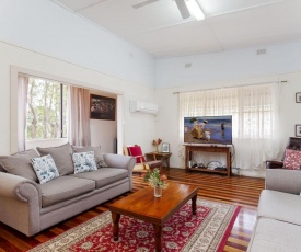 'Daves Place', 27 Rigney St - Holiday house with WIFI, Aircon & Boat Parking