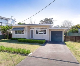 'Shoalz', 28 Rigney Street - Renovated Cottage with Boat Parking