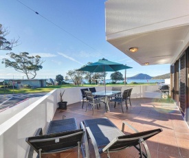 2 'Fleetwood', 63 Shoal Bay Road - spectacular views