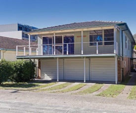 2 'Hibiscus Court' 9 Government Road - fantastic air conditioned 3 bedroom unit