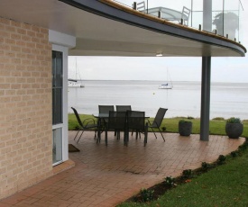 1 'The Clippers' 131 Soldiers Point Road - fabulous waterfront unit