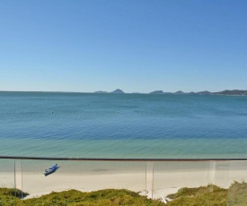 15 'Harbourside' 3-7 Soldiers Point Road - right on the waterfront