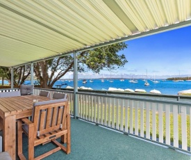 Sunset Beach House - Soldiers Point Sleeps 9