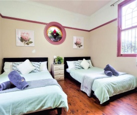 Quiet Quadruple Private Room In Strathfield 3min to Train Station sleeps 4b - ROOM ONLY