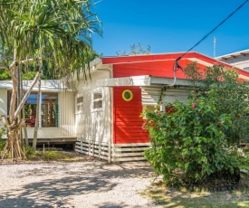 A SWEET ESCAPE - Beachcombers Cottage Beachfront