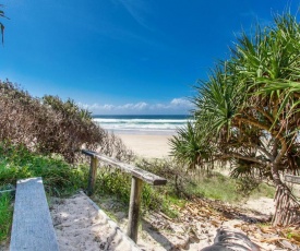 A SWEET ESCAPE - Beachfront Tranquility