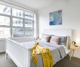 NEW! A Bright & Modern Suite Next to Darling Harbour