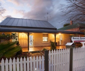 Rawson's Retreat - Five Bedroom Home - Walk CBD - Includes Breakfast