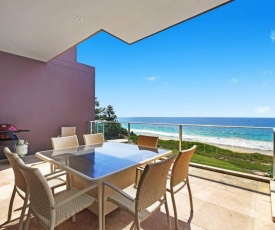 Beach and Ocean Front Penthouse with Wifi and Parking