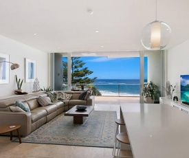 Oceanfront Penthouse, Stylish and Luxurious.