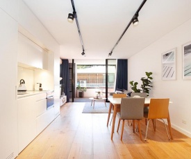 Stylish Studio with Balcony near Darling Square