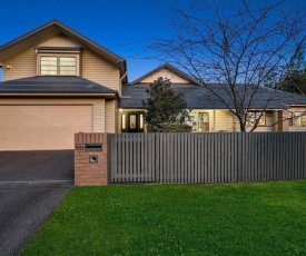 Dress Circle Home on the Edge of Lake Macquarie