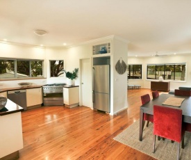 River Breeze 60 Wooli Street Yamba. Linen - Unlimited Wi-Fi Just listed.