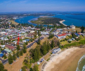 Seaspray Unit 7 straight across the road from Main Beach Yamba