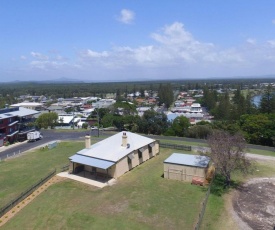 Yamba Pilot Cottage 2 - pets welcome - close to beach